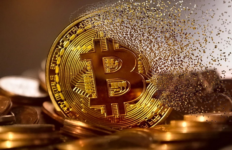 美国袭击伊朗引发加密货币市场抛售！比特币一度跌破99000美元