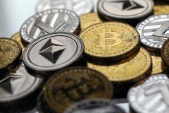美股加密货币概念股普涨Circle涨超8%;云锋金融拟